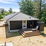 Auke - 100m From The Sea By Interhome *